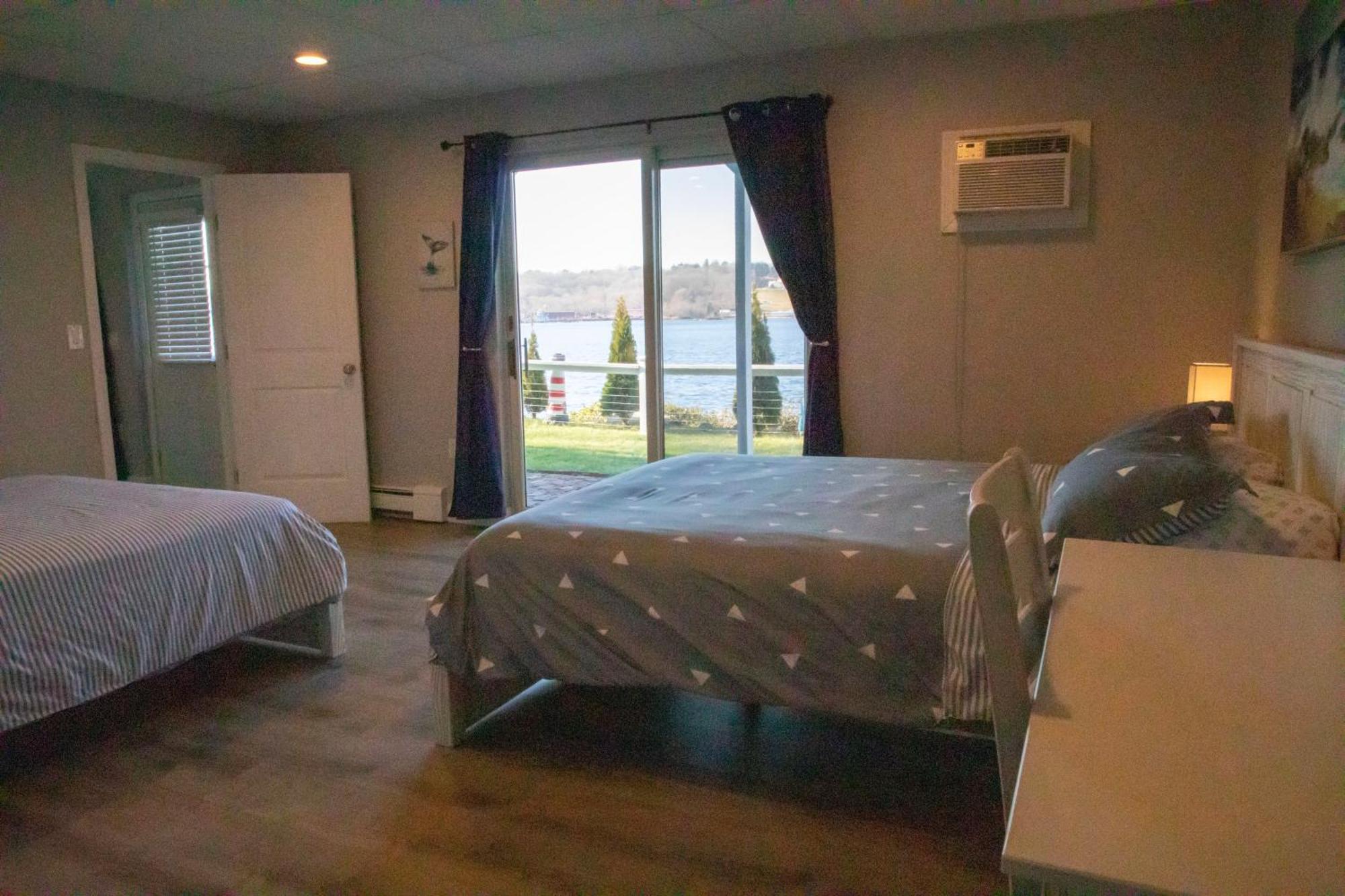 Waterfront Home With A View جروتون المظهر الخارجي الصورة