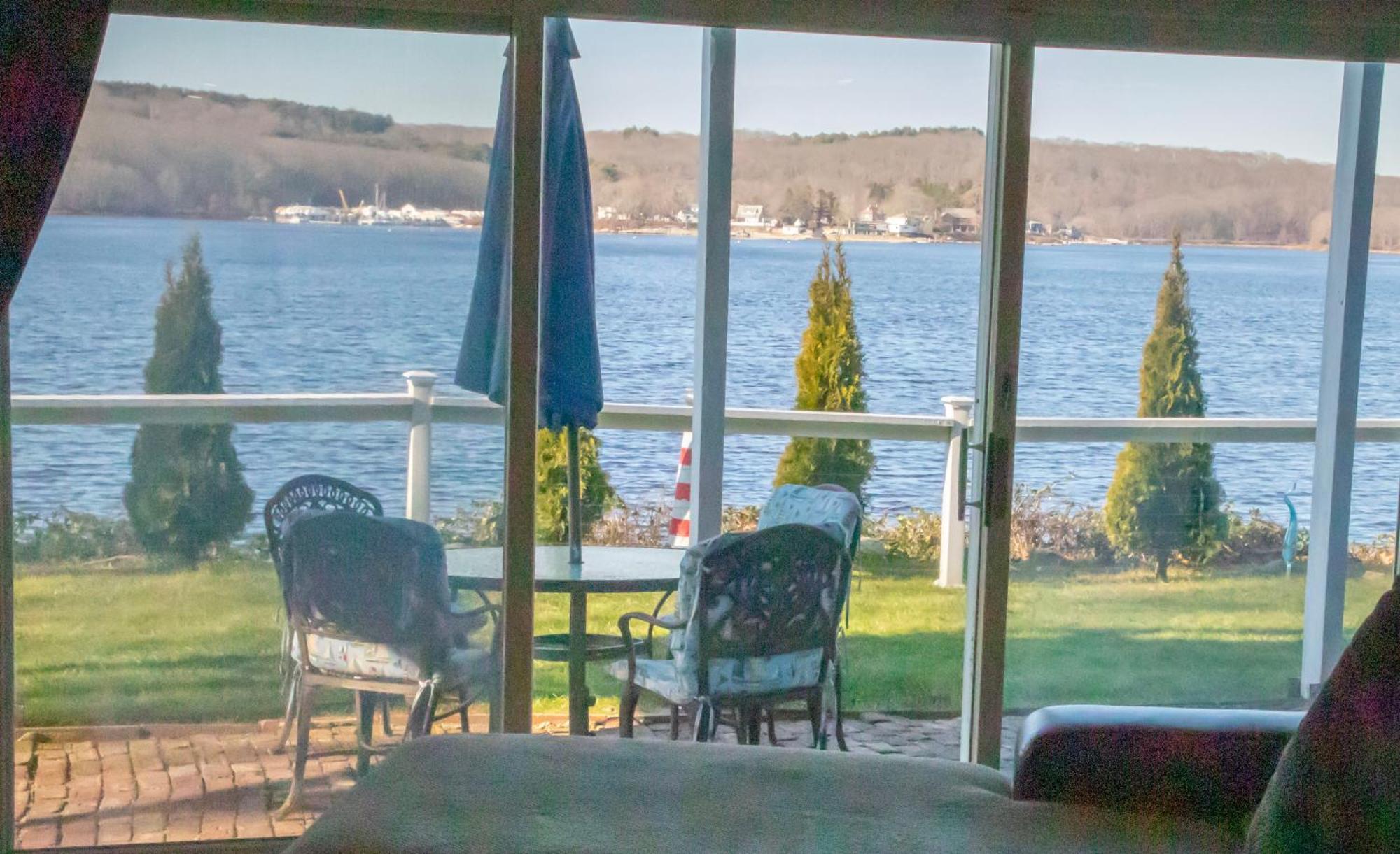 Waterfront Home With A View جروتون المظهر الخارجي الصورة